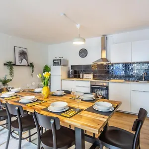 3 Bedroom In Great Location - Unit 4 , Hamburg Deutschland